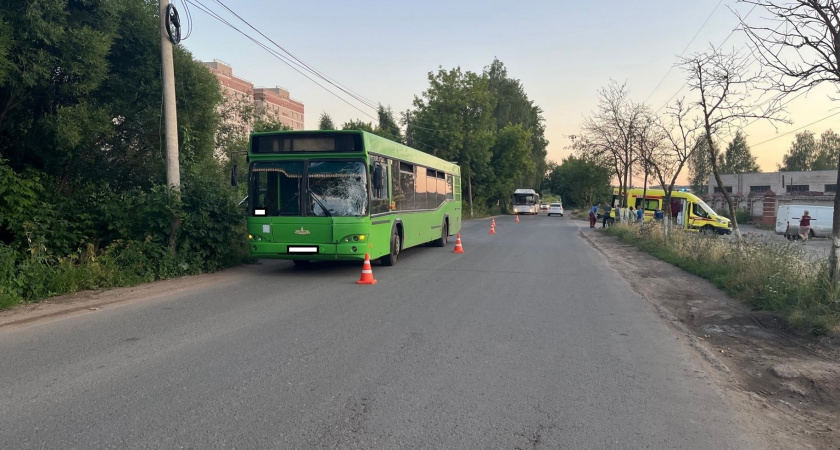 В Кирове на улице Металлистов пассажирский автобус сбил 23-летнего велосипедиста