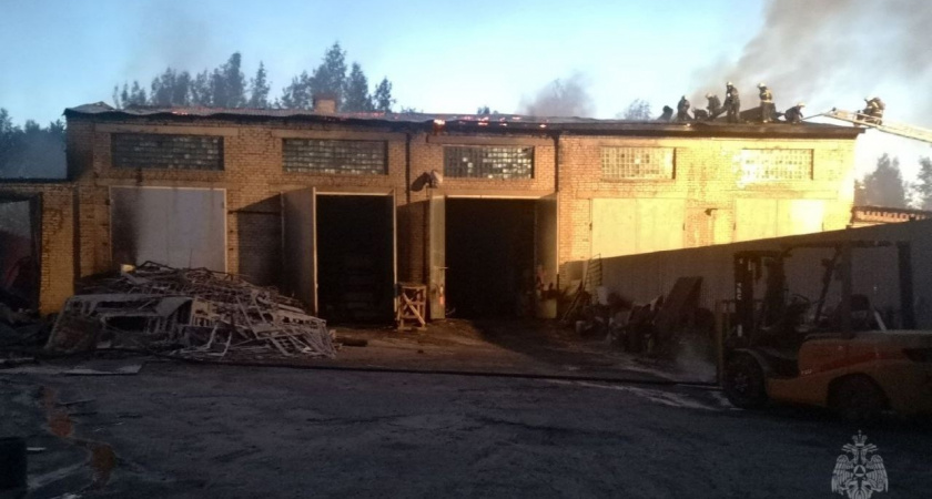 В МЧС назвали последствия ночного разрушительного пожара в Кирове