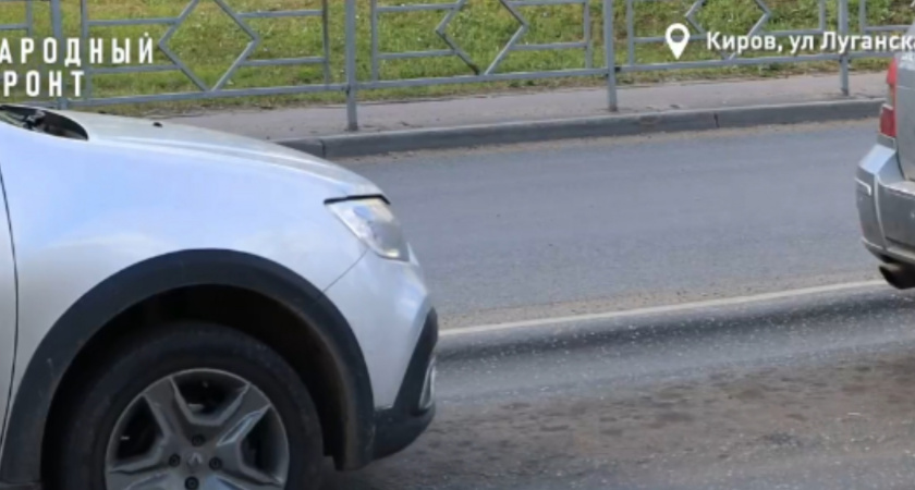 "Перестроиться невозможно": водители пожаловались на высокие колеи кировских улиц