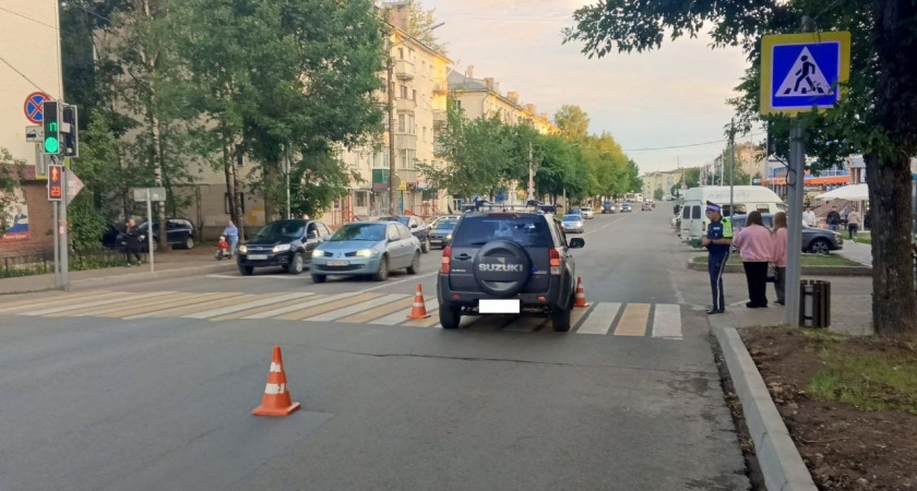 Первоклассник попал под колеса автомобиля в Кирове