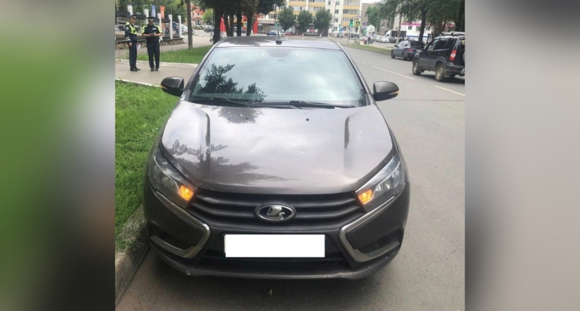 В Кирове на улице Азина мальчик на велосипеде оказался под колесами авто