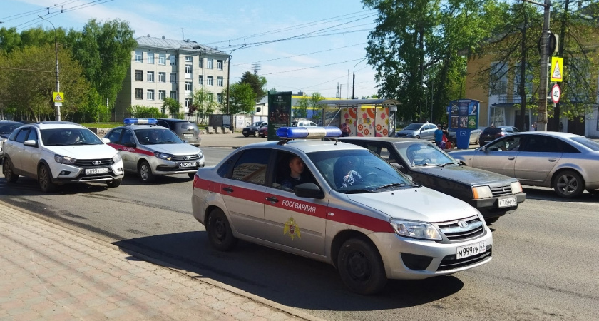 В Кирове три посетителя бара устроили мордобой на глазах у персонала заведения