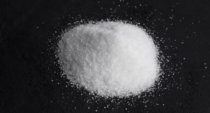 Посыпьте соль у порога и спите спокойно: старая хитрость актуальна и сегодня