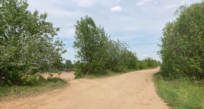 В Слободском районе на дороге обнаружили трактор с мертвым водителем внутри