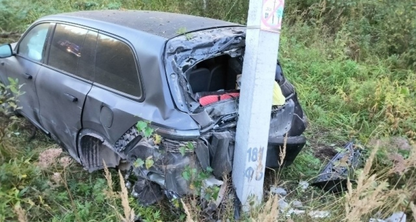 В Оричевском районе в жесткой аварии двух иномарок пострадала девушка-водитель