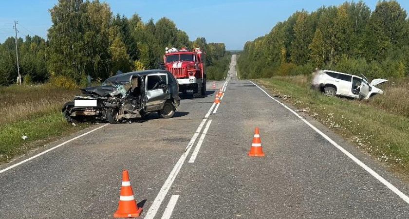 В Белохолуницком районе три человека пострадали в аварии двух внедорожников