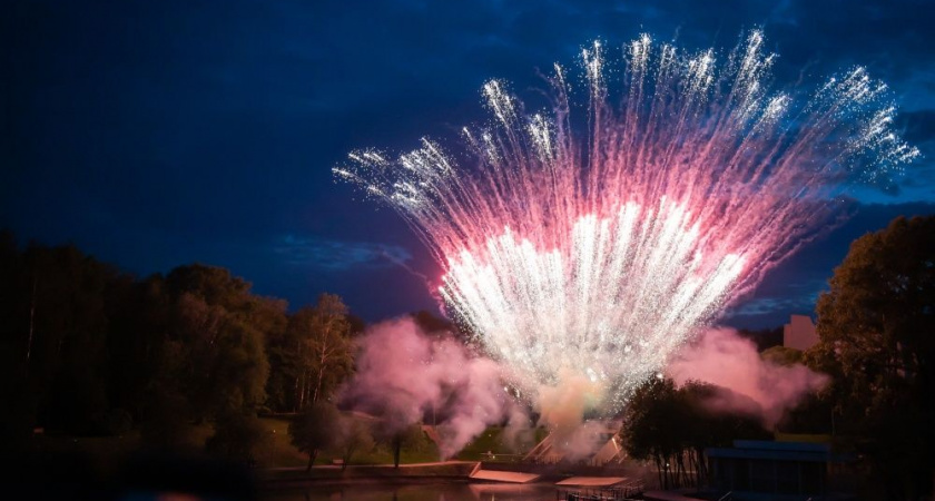 В небе над Кировом прогремит более 15 тысяч залпов фейерверков
