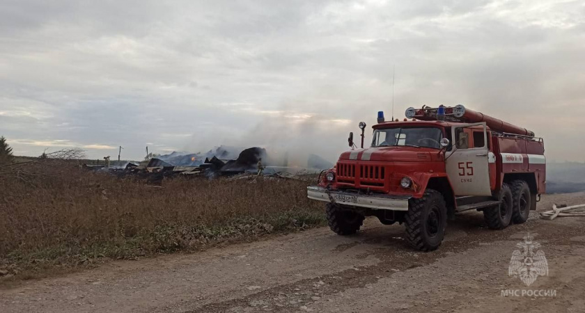 В Сунском районе вместе со складом сгорел урожай зерна 