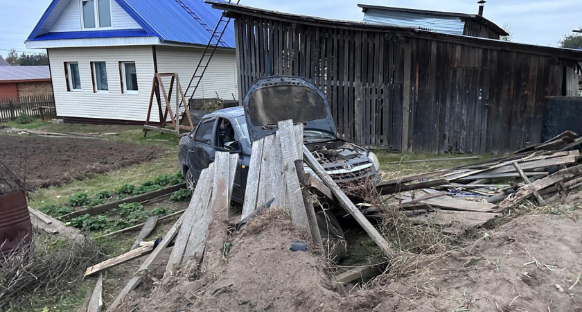 В Подосиновском районе водитель насмерть задавил пенсионерку, протаранив забор