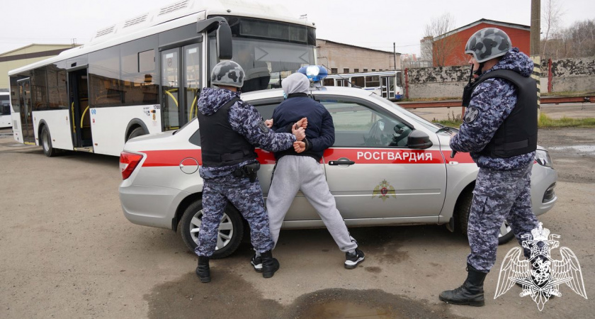 В Кирове засидевшегося в пиццерии наркомана выпроводили росгвардейцы