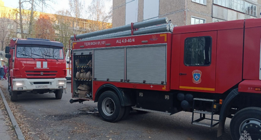 В кировской пятиэтажке из-за неисправной электророзетки выгорела квартира