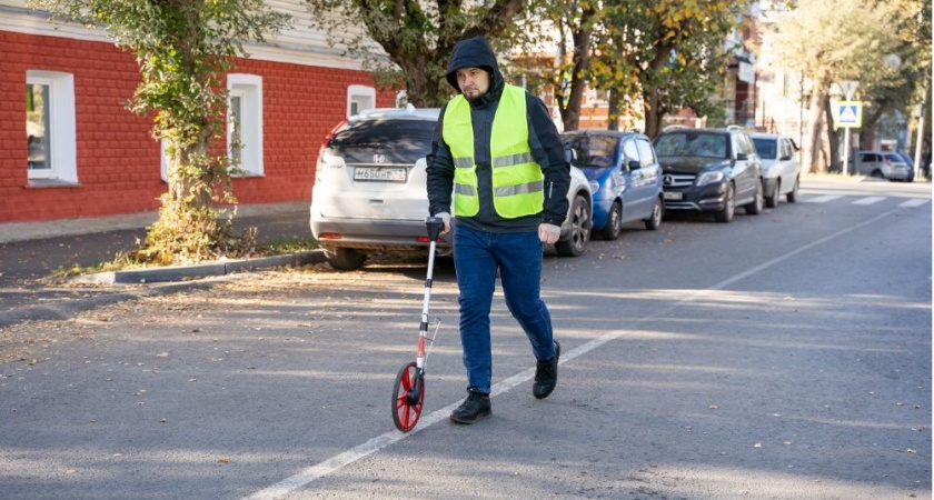 Власти Кирова приняли отремонтированные дороги и тротуары на трех улицах