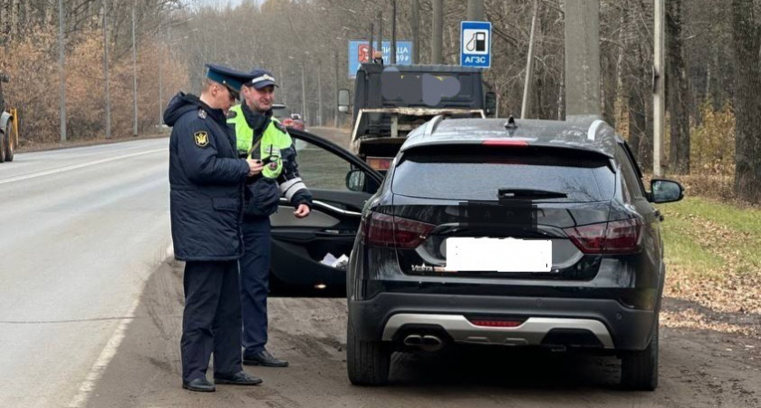 С 24 октября прав начнут лишать за эти вещи в подлокотнике: водителей ждет сюрприз