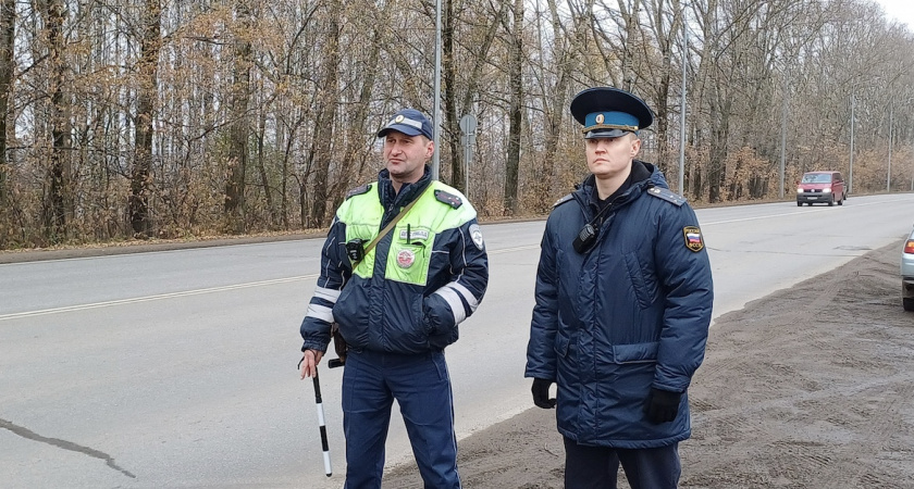 С 25 октября прав начнут лишать за эти вещи в подлокотнике: водителей ждет сюрприз