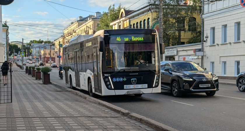 В Кирове наградят премиями пять лучших водителей автобусов и троллейбусов