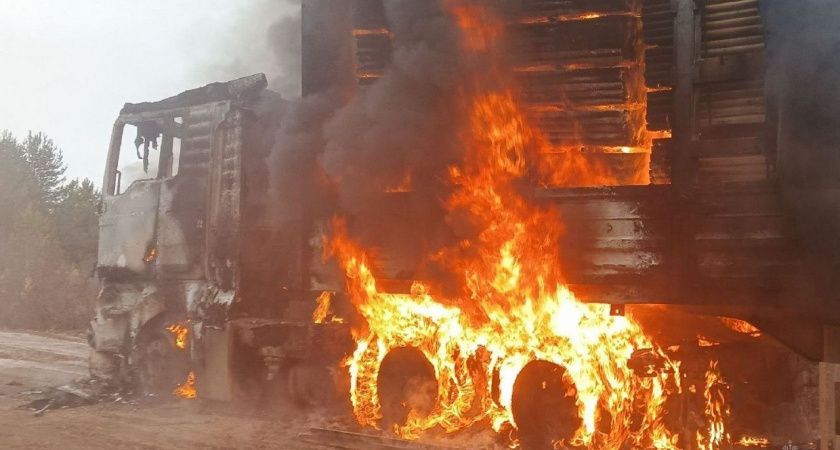 В Подосиновском районе большегруз не смог забраться в гору и сгорел дотла