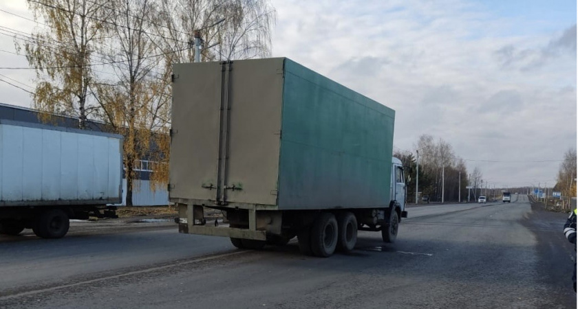 В Кирове на улице Павла Корчагина КамАЗ насмерть задавил мужчину-пешехода