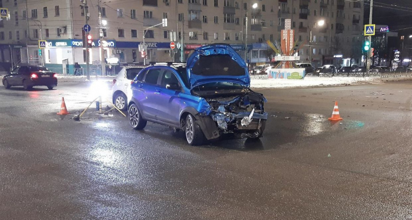 В Кирове на Октябрьском проспекте произошло массовое ДТП с тремя пострадавшими