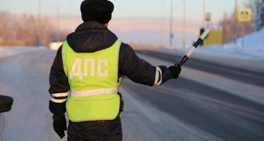 В Кирове и районах области инспекторы активизировали массовые проверки водителей