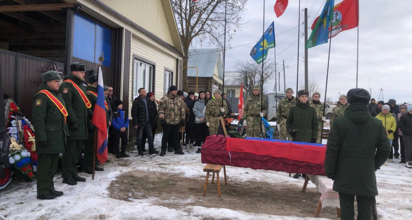 В Малмыжском районе простились с погибшим на СВО контрактником 