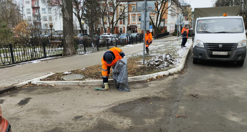 В Кирове рассыпали 10 тонн галита и 8 тонн песка