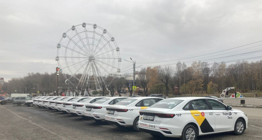 Без открытой одежды водителя и нежелательных разговоров: в Кирове стал доступен новый тариф такси