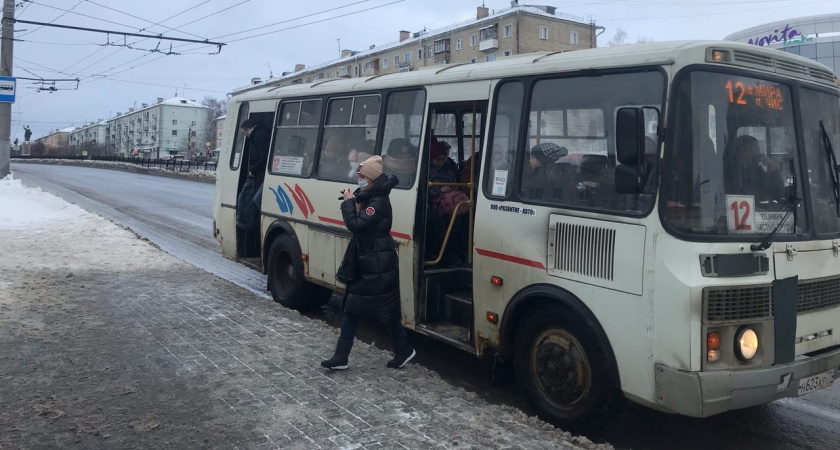 В Кирове на одном из автобусных маршрутов введены специальные рейсы до кладбища