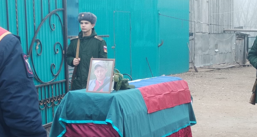 В Малмыжском районе в последний путь проводили бойца СВО