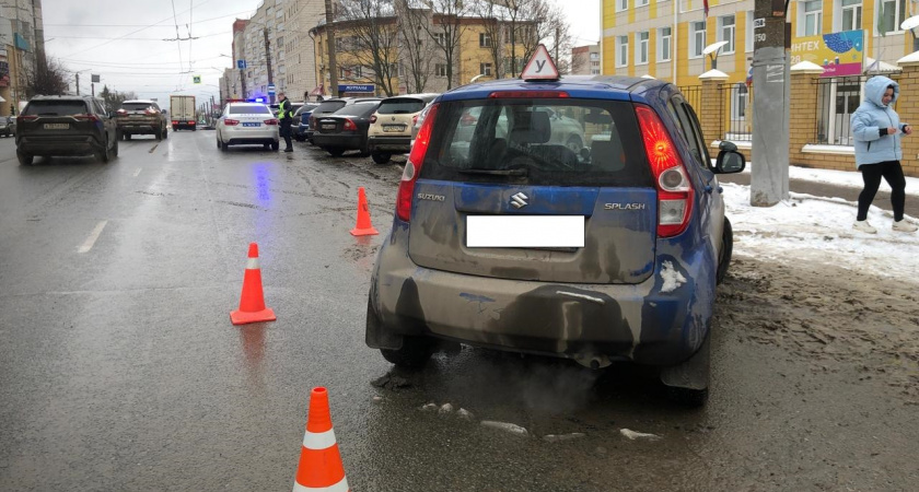 В Кирове на улице Ленина учебный автомобиль сбил женщину с трехлетним мальчиком