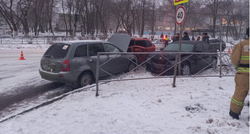 Lada Kalina спровоцировала тройное ДТП в Кирово-Чепецке: есть пострадавшие