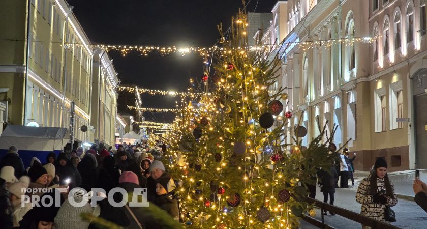 В центре Кирова засияли праздничными огнями более 120 зданий 