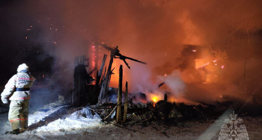 Фрагменты двух тел нашли на месте сгоревшего четырехквартирного дома в Сунском районе