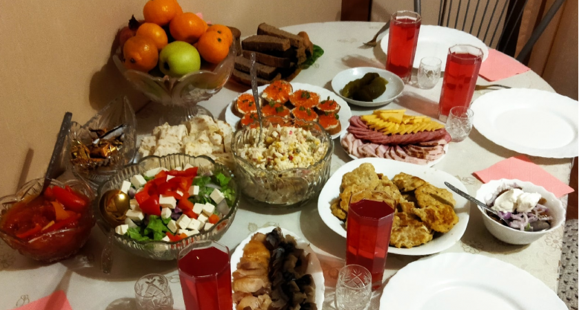 Каждая советская хозяйка готовила эти 5 салатов на Новый год: знаете ли вы их рецепт? – ТЕСТ