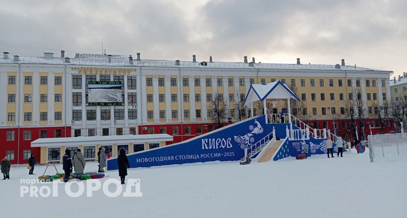 Кататься с горок на Театральной площади нельзя: когда их откроют