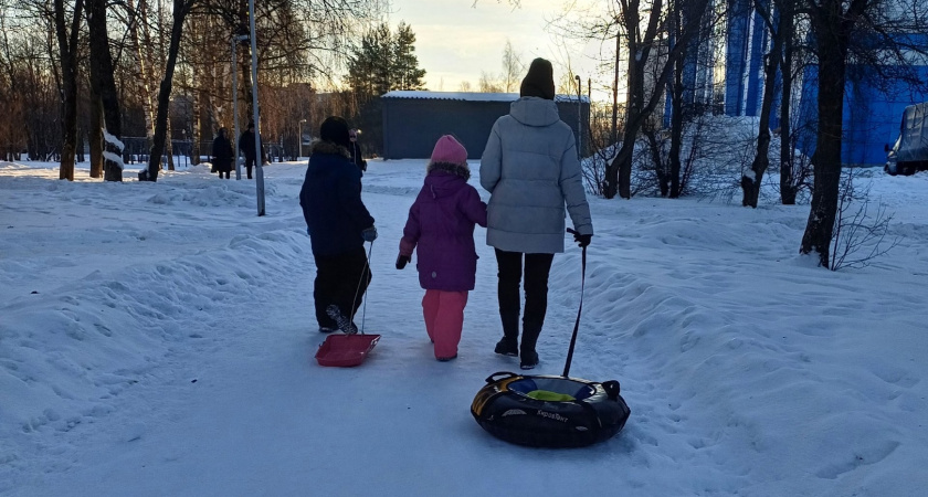 Кировчанам представили график работы социальных служб в новогодние каникулы