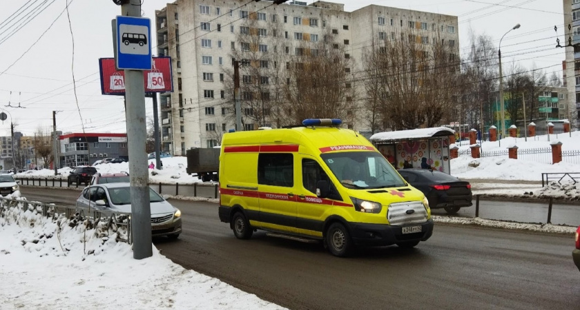 В Кировской области мужчина получил тяжелые травмы, потеряв сознание на работе