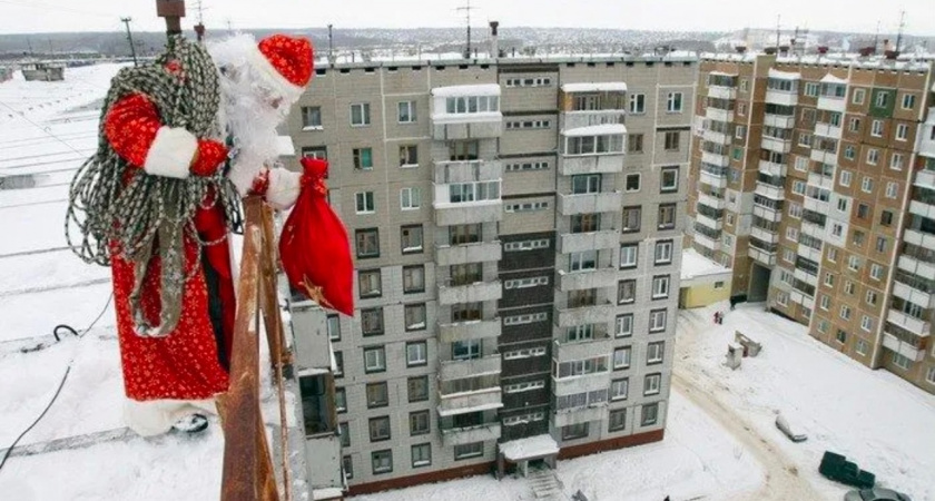 "Не дают ключи от крыш и борода застревает в снаряжении": с какими трудностями сталкивается Дед Мороз-альпинист 