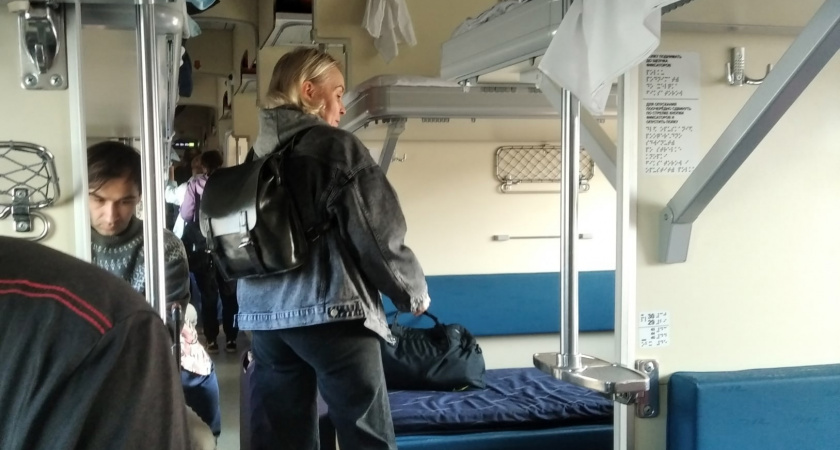 Люди в ярости сдают билеты: введен запрет в поездах - как теперь будут передвигаться пассажиры РЖД