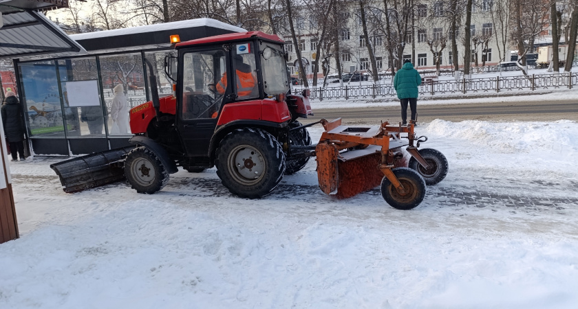 Кировским водителям сообщили, где не стоит парковать машину 9 января