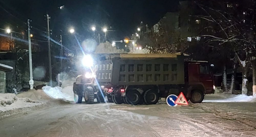 В мэрии Кирова сообщили, на каких улицах в ночь на 10 января пройдет снегоуборка