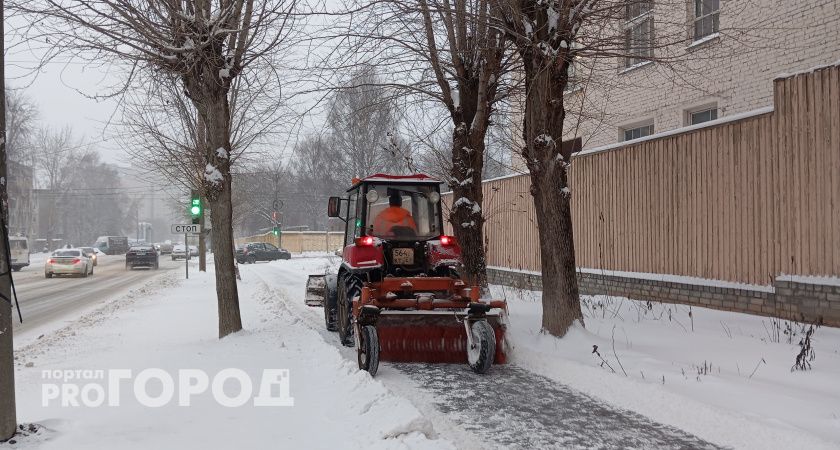 Кировских водителей предупредили, где не стоит парковать машину 11-12 января