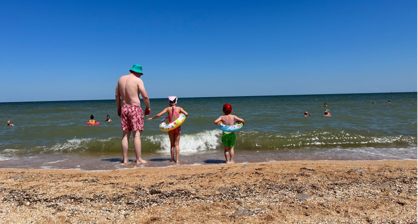В разы дешевле Сочи, да и погода в разы лучше: в феврале рекомендуем только этот курорт — любят россияне