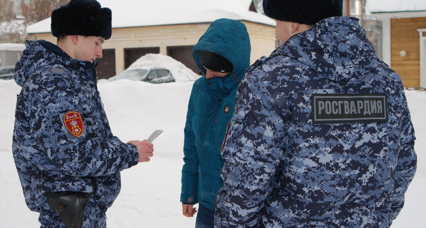 Полуночных драчунов пришлось разнимать патрулирующим Киров стражам порядка