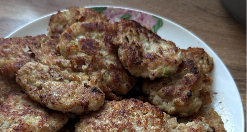 Чайная ложка в фарш – и котлеты становятся словно весеннее облачко: легкие, вкусные и сочные