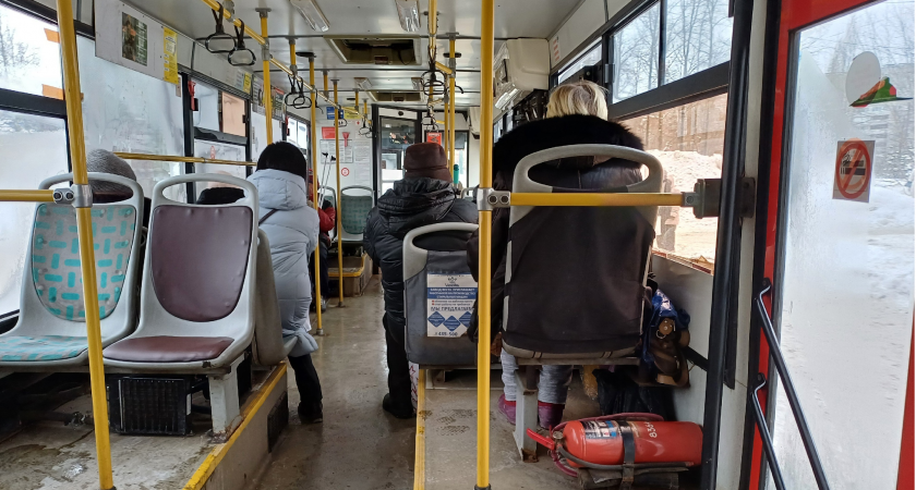 "Лучше бы с детей плату не брали!": кировчане о введении бесплатного проезда беременным в общественном транспорте