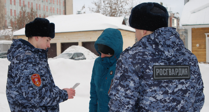 В Кирове вынесли приговор мужчине, ударившему полицейского при исполнении