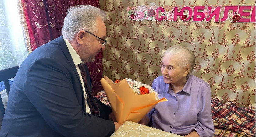 В Кирове поздравили ветерана Великой Отечественной со 100-летним юбилеем