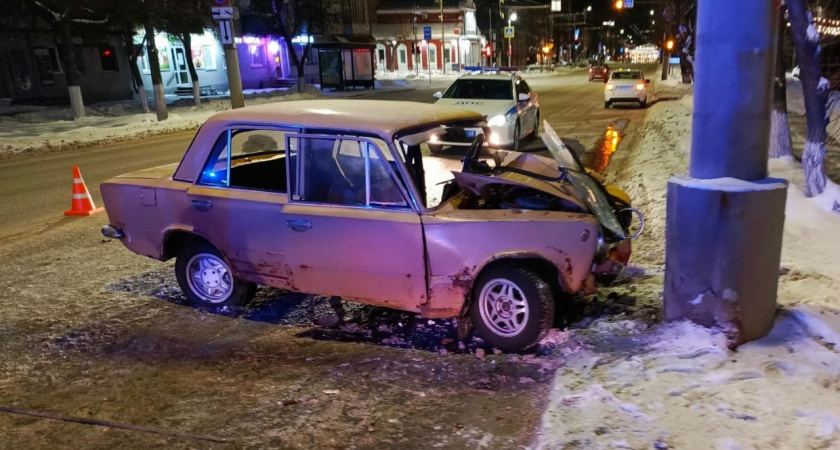 В центре Кирова молодая пара разбилась в ДТП: парень погиб, девушка – в больнице