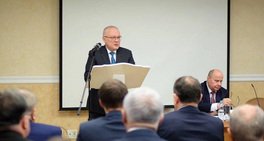 Фото к статье: "Формализм и бездушие": кировский губернатор недоволен ответами чиновников людям