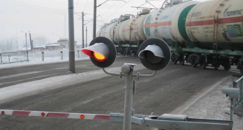 В Кирове на восемь часов ограничили движение через переезд в Нововятском районе